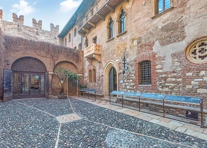 Dom wakacyjny 3 Bedroom Stunning In Lazise